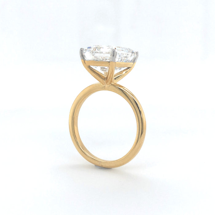Emerald Cut Solitaire Diamond Ring in 18K Yellow Gold