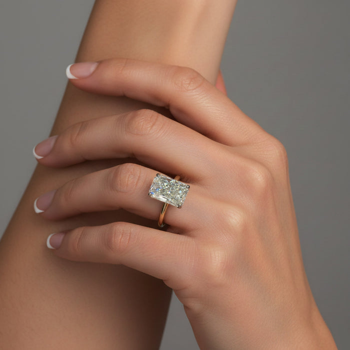 Radiant Cut Diamond Solitaire Ring in 18K Yellow Gold
