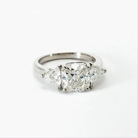 Cushion Cut Engagement Ring in 18K Gold