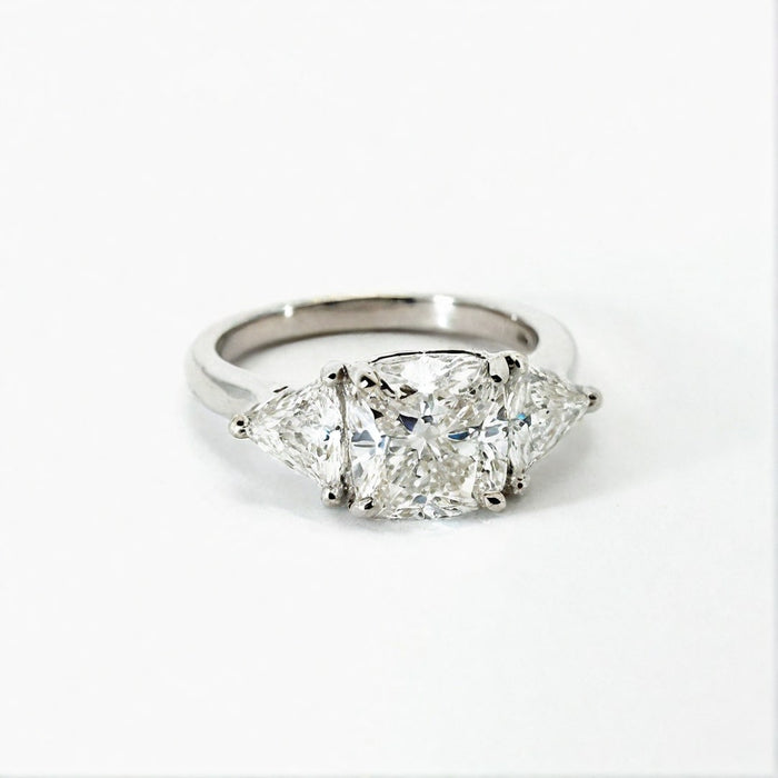 Cushion Cut Engagement Ring in 18K Gold