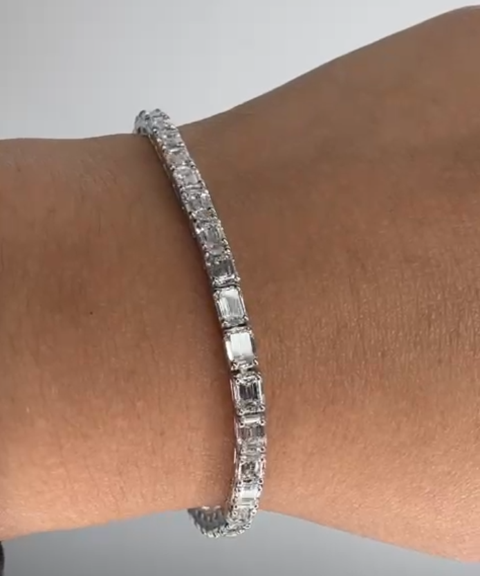 Emerald Cut Diamond Tennis Bracelet in 18K White Gold