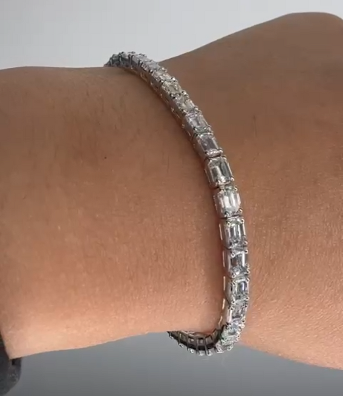 Emerald Cut Diamond Tennis Bracelet in 18K White Gold