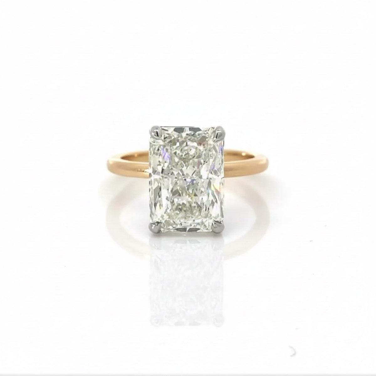 Radiant Cut Diamond Solitaire Ring in 18K Yellow Gold