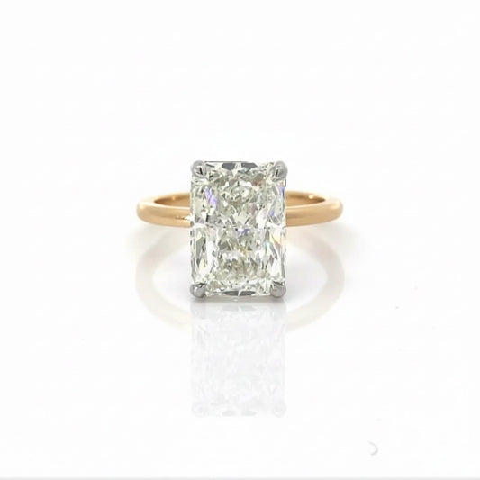Radiant Cut Diamond Solitaire Ring in 18K Yellow Gold