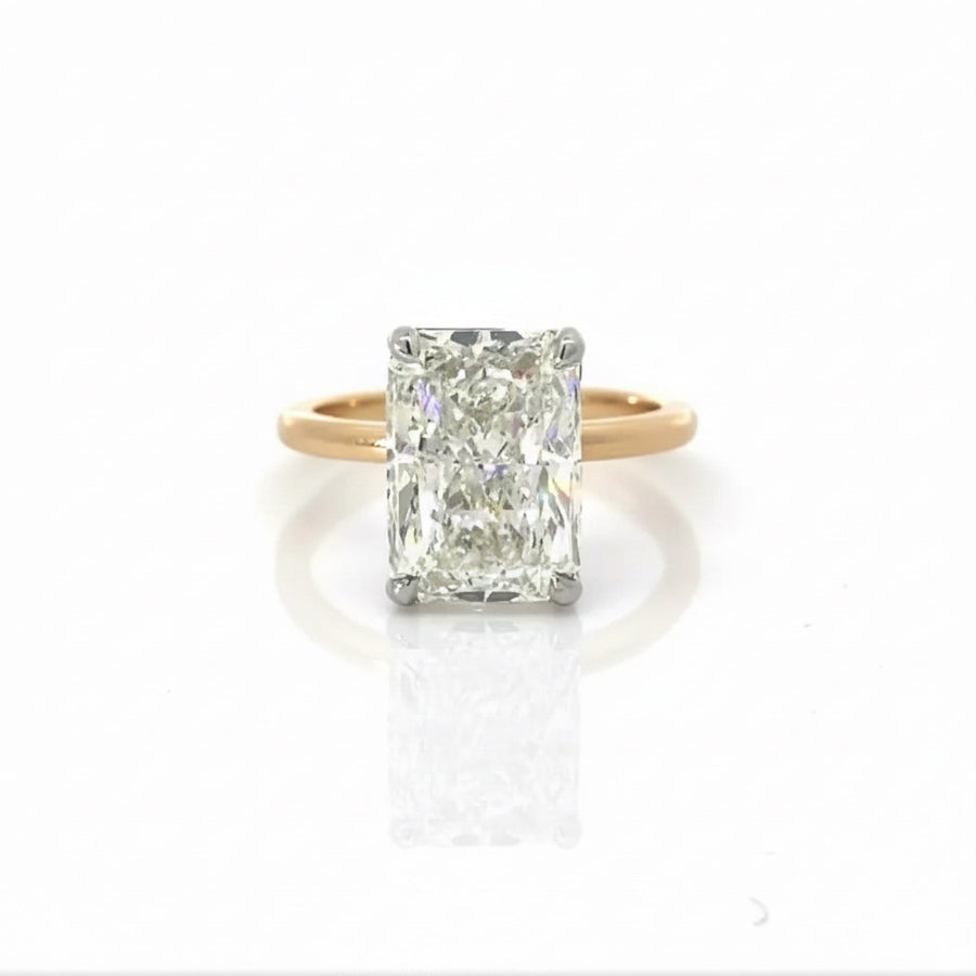 Radiant Cut Diamond Solitaire Ring in 18K Yellow Gold
