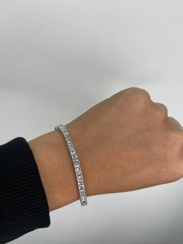 Emerald Cut Diamond Tennis Bracelet in 18K Gold