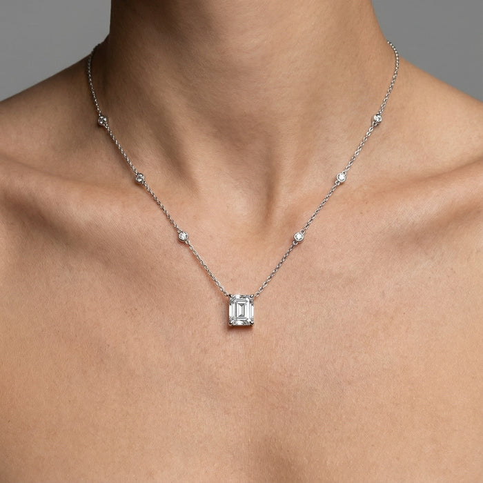 Round Diamond Necklace in 18K Yellow Gold