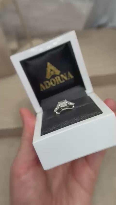 Cushion Cut Engagement Ring in 18K Gold