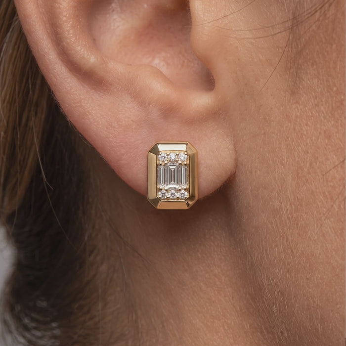 Gorgeous Baguette Diamond Stud Earrings in 14K Yellow Gold