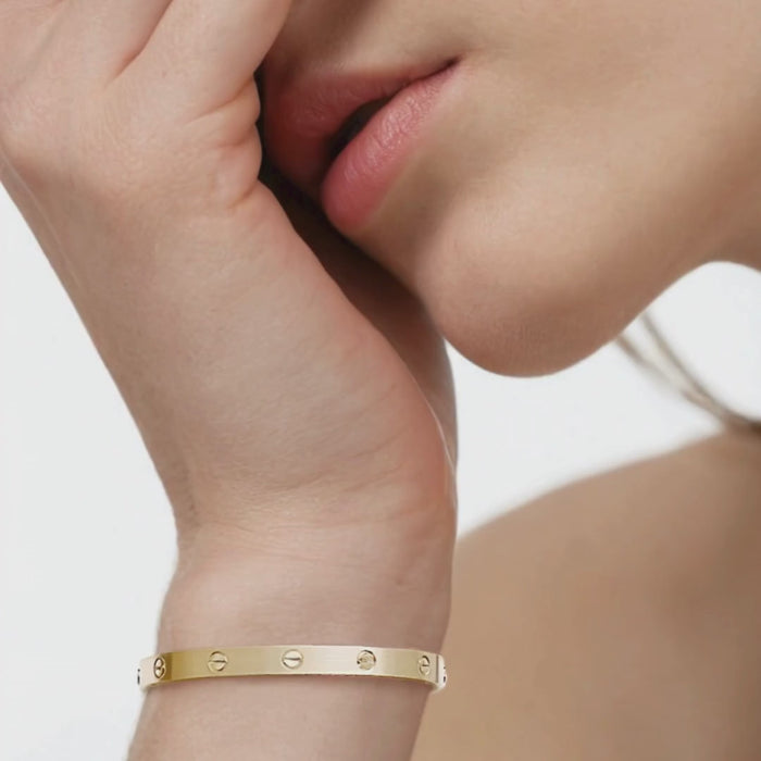 Iconic Luxury Bangle Bracelet in 18K Yellow Gold