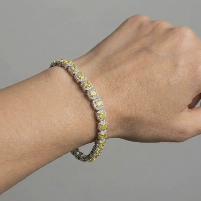 Diamond Flare Tennis Bracelet in 18K Yellow Gold
